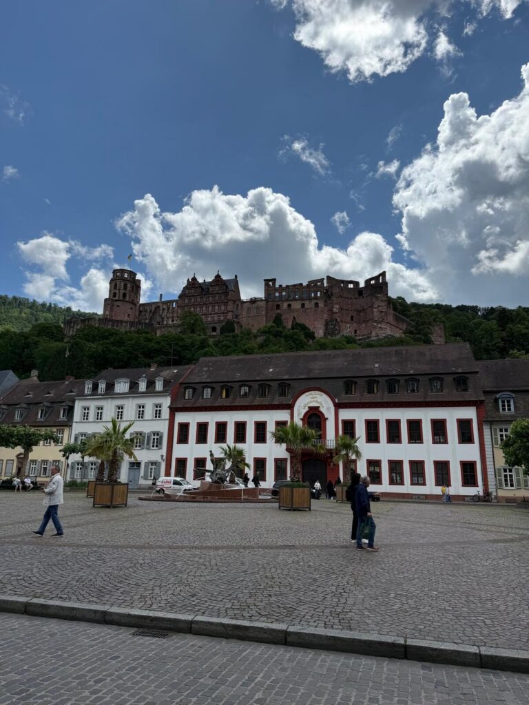 Blick vom Marktplatz auf die Heidelberger Schlossruine